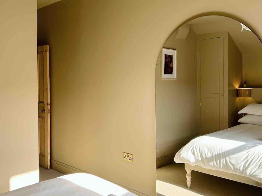 Luxury City Centre Townhouse - Sleeps 6 Честер Экстерьер фото