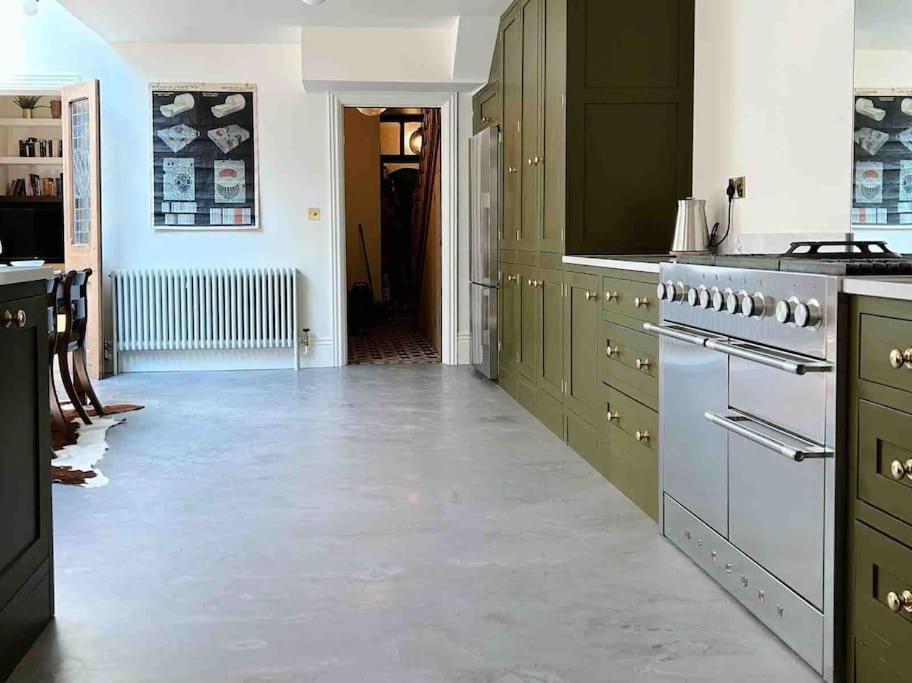 Luxury City Centre Townhouse - Sleeps 6 Честер Экстерьер фото