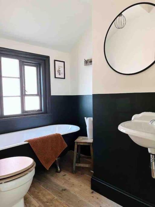 Luxury City Centre Townhouse - Sleeps 6 Честер Экстерьер фото