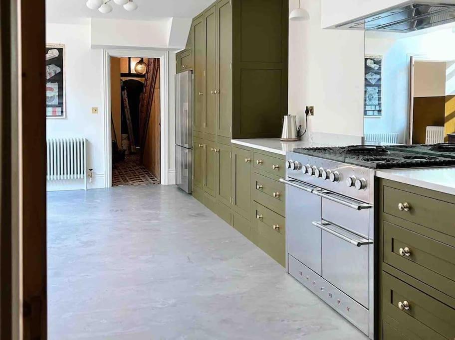 Luxury City Centre Townhouse - Sleeps 6 Честер Экстерьер фото