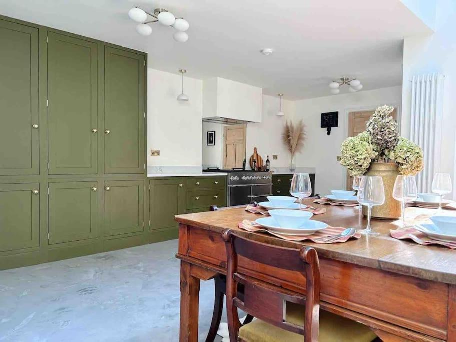 Luxury City Centre Townhouse - Sleeps 6 Честер Экстерьер фото
