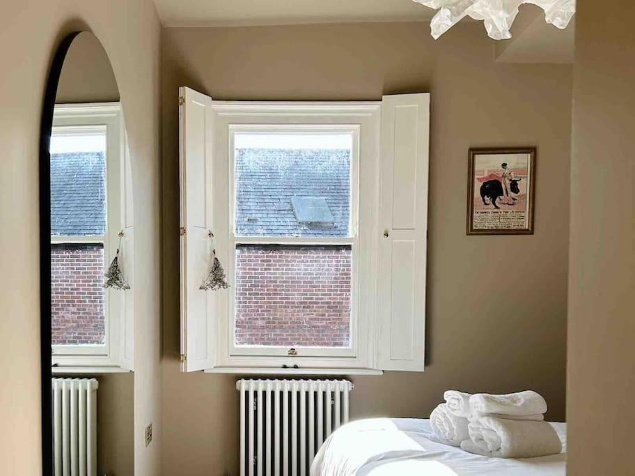 Luxury City Centre Townhouse - Sleeps 6 Честер Экстерьер фото