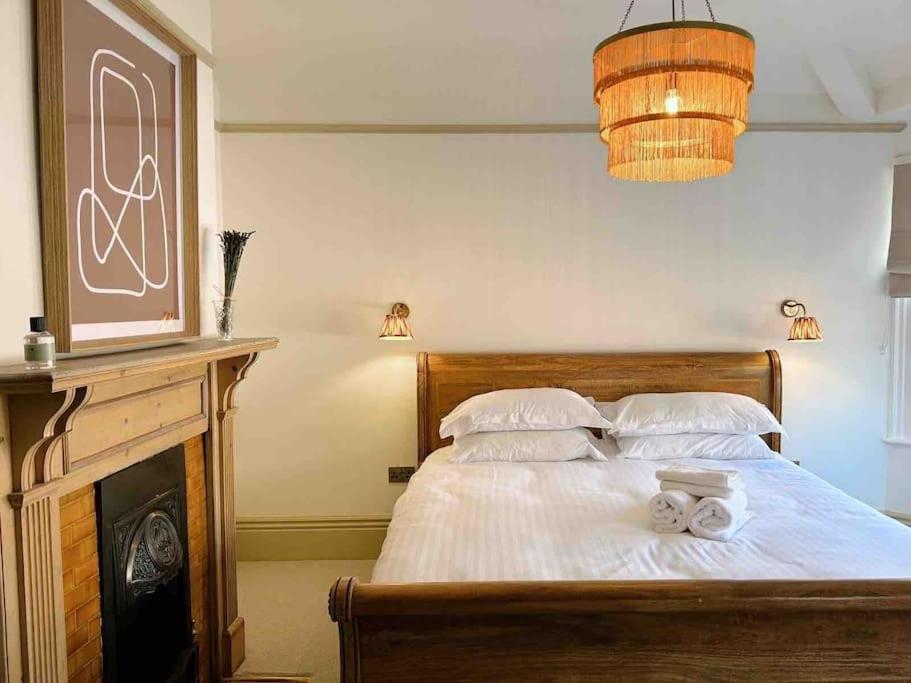 Luxury City Centre Townhouse - Sleeps 6 Честер Экстерьер фото